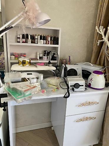 Manikür masası, və görünən bütün ləvazimatlar daxil 250 azn satılır