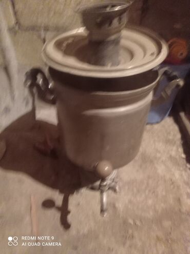 ev eşyası: Kömür/odunla işləyən klassik samovar - Material: metal gövdə, möhkəm