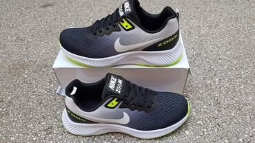 Women's Sneakers and athletic shoes: Nike Zoom
Brojevi 36 do 41 — 8