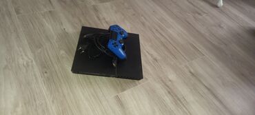 k o: Playstation 4 u odličnom stanju radi bez problema