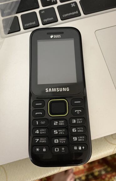 telefon not8: Samsung B300, rəng - Qara, İki sim kartlı, Düyməli