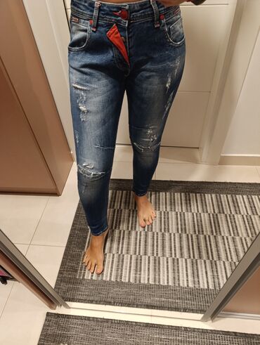 Farmerke: Moderne farmerke "Nesal Jeans (Novopazarkse) Pocepane su, ali ispod se — 7