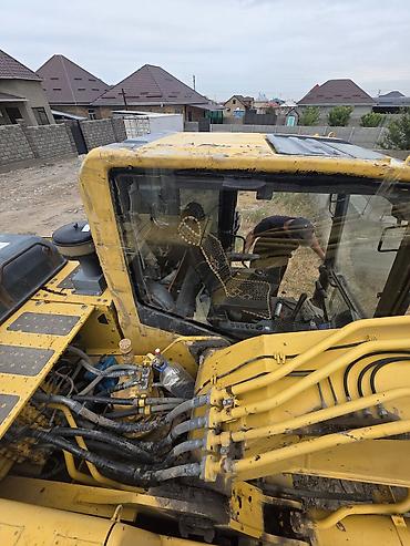 2 8: Экскаватор, Komatsu, 2017 г., Гусеничный — 4