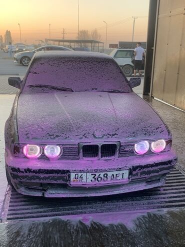 бмв е34 бишкек цена: Классический седан BMW 5 серии, представленный в серебристом цвете