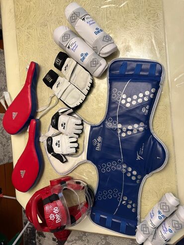 Maskalar, eynəklər: Taekvondo üçün tam ekipman dəsti Brendlər: Daedo, Adidas, Mooto