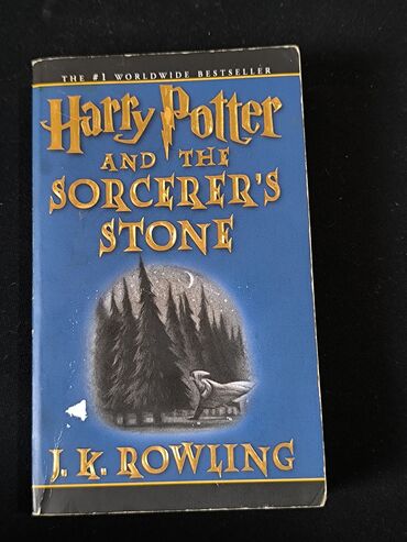 pirates of the caribbean 1 sa prevodom: Knjiga „Harry Potter and the Sorcerer's Stone“ autorke J.K. Rowling