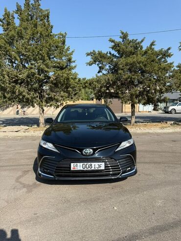 купить маленькую машину недорого: Toyota Camry: 2018 г.