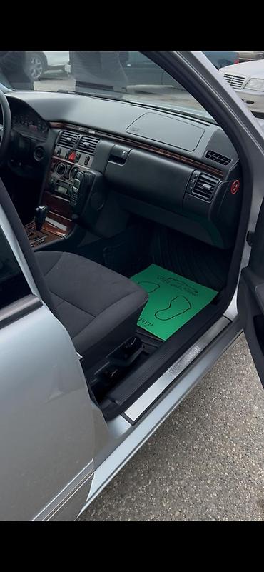 e 39: Mercedes-Benz E 240: 2.6 l | 2001 il Sedan — 4