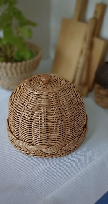 хлебница с крышкой на стол: Хлебница плетеная из бумажной лозы, ручной работы. на заказ