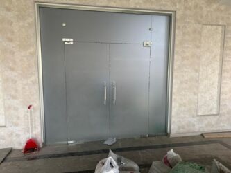 Tavan: Mağaza qapıları Şüşə