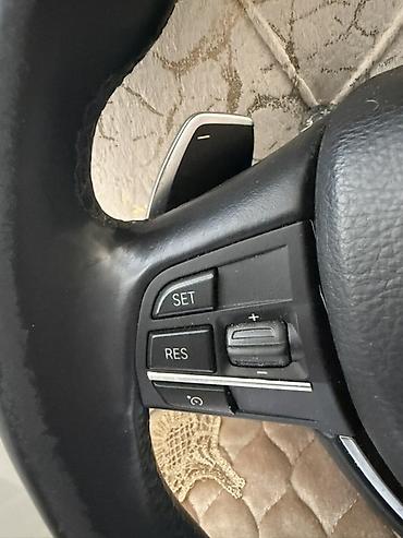 r20 bmw: BMW üçün çoxfunksiyalı sükan. Qara dəri üzlüklü, 3 qollu dizayna — 4