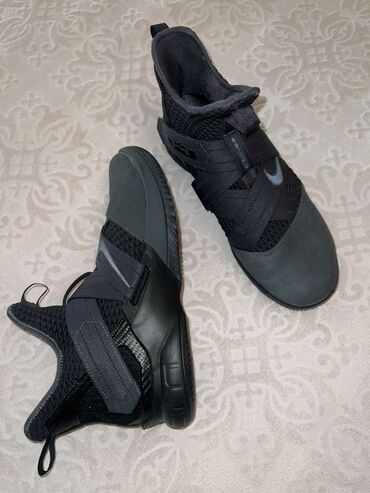 Вилки: Nike LeBron Soldier 10 kişi basketbol ayaqqabısı - Rəng: tam qara