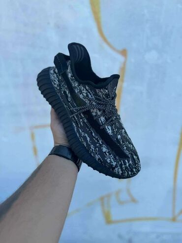 Patike: Patike – sportsko-lifestyle model sa knit gornjištem i istaknutim — 8