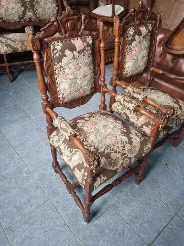 Stilske fotelje: Fotelje u odlicnom stanju rucni rad duborez. Cena po komadu — 4