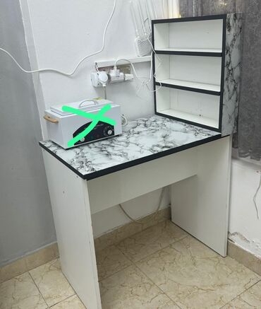 Tibbi çarpayılar: Manikür üçün masa