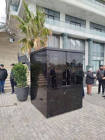 Sifarişlə market vitrinləri: PVC profilindən hazırlanmış mühafizə/post kabini - Ölçü: təxmini 2,5 — 28