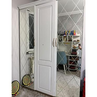 Dolab satilir 200 azn.Olcusi 180/210
Unvan keșle (Gulu)