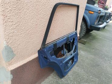 Auto delovi: Vrata zadnja leva Lada 2107 Riva,2105 u plavoj boji ZL2 . Vrata su — 10