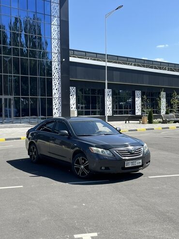 купить маленькую машину недорого: Toyota Camry (XV40) седан, тёмно‑серый металлик. Ключевые