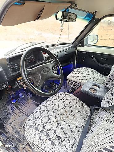 niva diskleri satilir: LADA Niva 4x4, ağ sarı rəngdə, universal kuzov. Xüsusiyyətlər: - Tam — 2