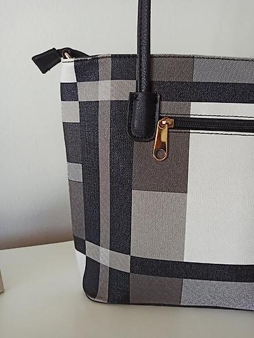 Torbe: Torba je licno moja Lepo ocuvana, nema duzi kais. Nikad nije ni imala — 6