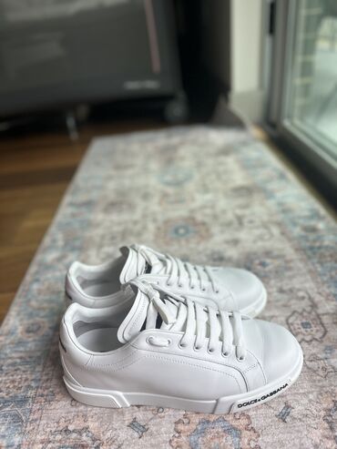 Krasofkalar və idman ayaqqabıları: Dolce & Gabbana brendi olan ağ rəngli dəri kişi krossovkalar — 7