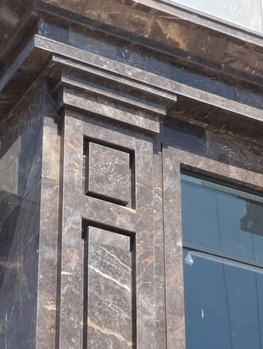 серый гранит: Наружная облицовка фасада натуральным камнем (полированный