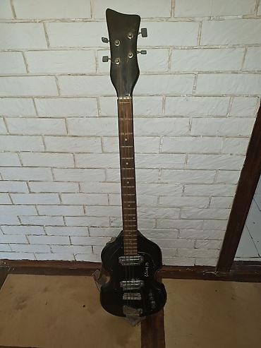 Vintage elektrik bas gitara - Korpus: yarım-beden/viol tipli, parlaq