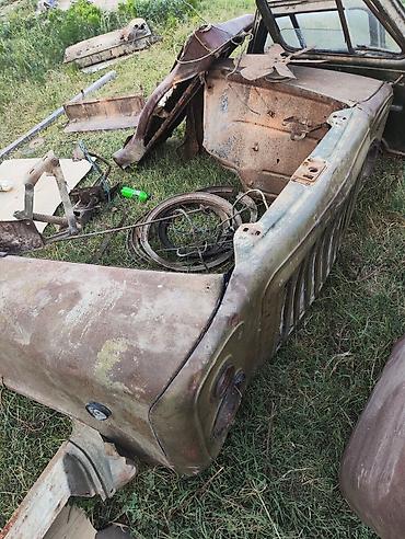 бампер на гольф 2: Köhnə model avtomobillər üçün paslanmış metal hissələr. Bu hissələr — 2