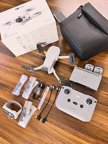 22 inc monitor: DJI Mini 2 Fly More Combo dron dəsti Xüsusiyyətlər: - Ultra yüngül və — 1