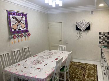 сдам квартиру на долгий срок рядом ул. ахунбаева: 3 бөлмө, Риелтор, Чогуу жашоосу жок, Толугу менен эмереги бар