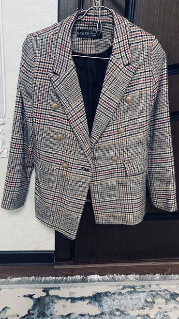 продаю пиджак: Куртка M (EU 38)