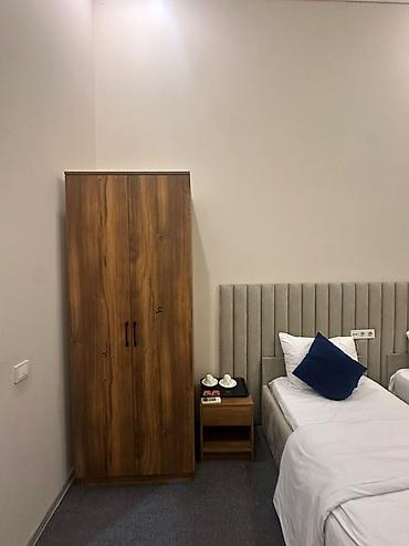 Otaqların günlük kirayəsi: Satılır. 12 otaq üçün mebel komplekti (televizor və kondisioner daxil — 27