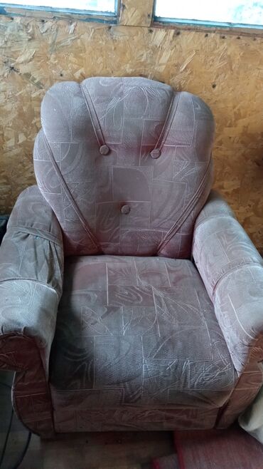 мебель надежда: Диван и два кресла б/у -2000 сом. матрасы 2 шт. от кровати б/упаласы
