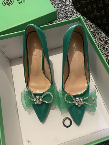 зеленый замшевый туфли: Туфли Размер: 37.5, цвет - Зеленый