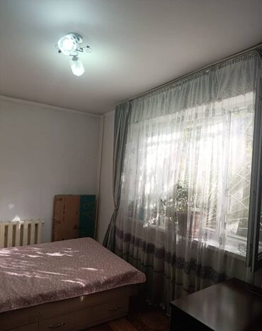 продаю квартиру по улице советская донецкая: 2 комнаты, 43 м², 104 серия, 1 этаж, Старый ремонт