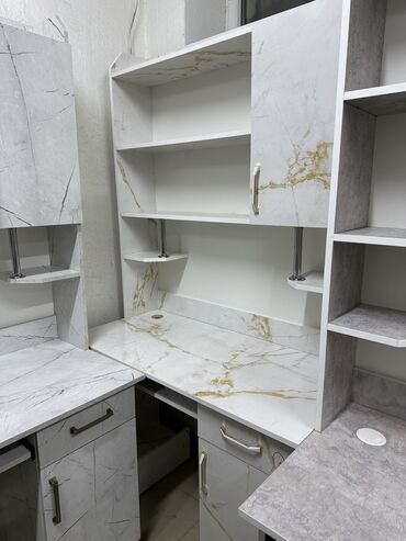 Компьютерные столы: Компьютерный стол, Новый, С полками — 3