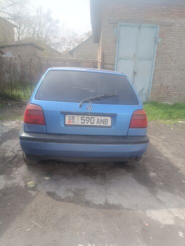 Volkswagen Golf: 1992 г., 1.8 л, Механика, Бензин, Седан