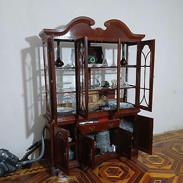 qedimi sufre: Klassik üslubda vitrinli bufet - Material: təbii ağac karkas — 2