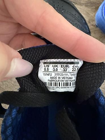nike react: Детские футбольные бутсы/сороконожки Nike. - Размер: 33, длина — 3