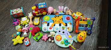 игрушка дом работница с 18 дел: Игрушки б/у, все в рабочем состоянии. Паровозик, зайка, бабочка