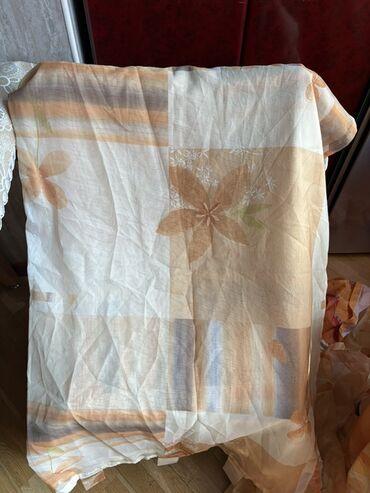 Parçalar: Müxtəlif naxışlı və rəngli pərdələr tək və cüt olanlar var — 6