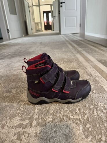 продаю связи с переездом: Детские зимние термо ботинки Reebok оригинал! На девочку . Б/у, но