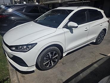 byd e2 бампер: Белый компактный кроссовер (5 дверей, 5 мест) в современном — 1