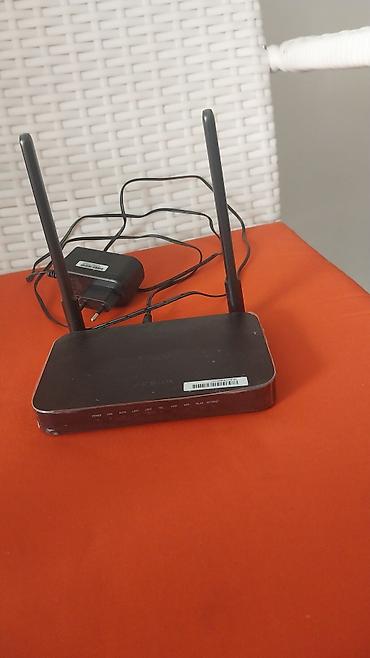 Modemlər və şəbəkə avadanlıqları: İki antenli Wi‑Fi router Xüsusiyyətlər: - İki ədəd çıxarıla bilən — 1