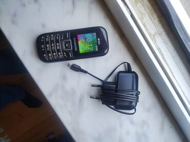 samsung a 40 qiymeti: Samsung E 1202 orginal 2 Nömrə Adaptoru var Qiyməti sondu