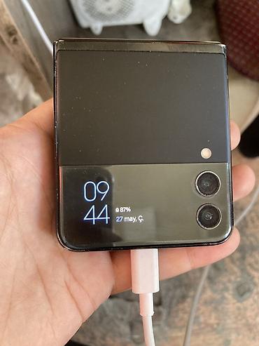 iphonr 8: Samsung Z Flip, 256 GB, rəng - Qara, Qırıq — 1