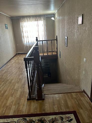 Продажа коттеджей и домов: Дом 2 этажа, площадь 206 м², участок 5 соток. Локация: Токолдош, ул — 10