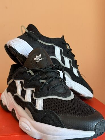 элечек на прокат: Кроссовки Adidas Ozweego в черном цвете с контрастными белыми
