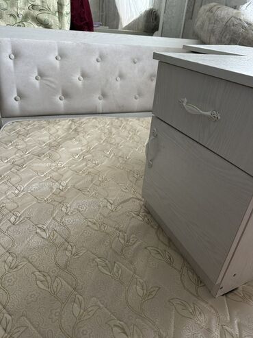 шкаф для документов со стеклом: Спальный гарнитур, Двуспальная кровать, цвет - Серый